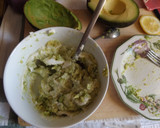 Foto del paso 1 de la receta: Ensalada de aguacate con salmón y palmitos