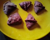 A picture of step 2 of Beetroot samosa.