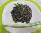 A picture of step 1 of Black Rice with Squid and Shrimp.