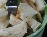Hình bước làm 1 của món Làm bột chiên xù (bột cà mì) từ bánh mì cũ