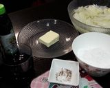 Foto del paso 1 de la receta: Crostini con jamón, queso de cabra y mermelada de cebolla
