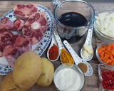 Foto del paso 1 de la receta: Rabo de ternera al vino tinto con puré de patatas al curry