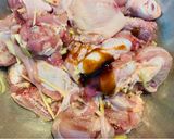Hình bước làm 1 của món Gà Kho Gừng