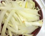 Foto langkah ke 5 dari resep Garlic Butter Saikoro Beef.