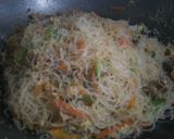 Foto langkah ke 5 dari resep Bihun goreng isi ayam orak arik telur.