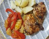 A picture of step 4 of Baked chicken with pineapples and capsicums (bell pepper).