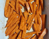 Foto del paso 1 de la receta: Salmón salvaje con boniatos especiados al horno