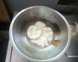 A picture of step 4 of Begun Bhaja.