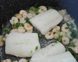 Foto del paso 3 de la receta: Bacalao con gambas 🍤 & patatas
