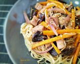 Foto del paso 9 de la receta Fideos de arroz fritos con atún marinado y verduras