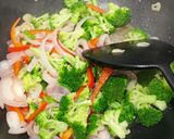 A picture of step 8 of Chow mein.
