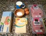 Foto del paso 1 de la receta: Pastel de jamón york y queso con pan de molde (Microondas)