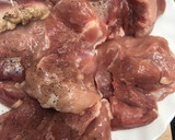 Foto del paso 1 de la receta: 247. Rollitos de pechuga con cebollitas (principal carne)