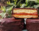Foto del paso 4 de la receta: Alfajores de naranja rellenos con dulce de membrillo