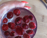 Foto del paso 3 de la receta: Merluza encebollada con arándanos