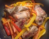 Foto del passaggio 3 della ricetta Coniglio con peperoni e zenzero