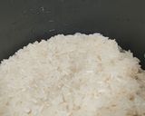 A picture of step 1 of Pork floss shrimp roll.