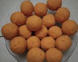 Foto langkah ke 4 dari resep Bola bola ubi isi coklat.
