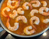 Foto del paso 3 de la receta: Arroz con alcachofas y gambas en sartén