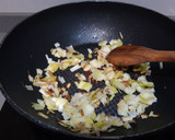 Foto del paso 1 de la receta: Curry de calabacín y langostinos