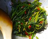 Foto langkah ke 5 dari resep Oseng Kangkung.