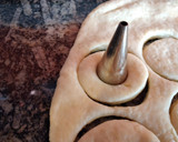 Foto del paso 5 de la receta: Rosquitas para el mate.🥯 Podés freírlas o al horno