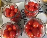 Une image de l'étape 4 de Tomates cerises à l'huile d'olive, ail, piments, thym et romarin.