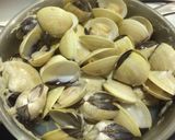 Hình bước làm 3 của món Nghêu hấp sả hành tỏi