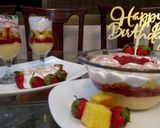 A picture of step 8 of Fruit custard trifal.