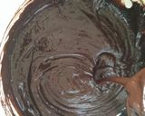 Foto langkah ke 8 dari resep Shiny Crust Brownies Topping Choco Oreo 🍫.