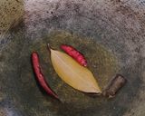 কাতলা মাছের মাথা দিয়ে মুগডাল (Katla machher matha diye moog dal recipe in Bengali) রেসিপির ধাপ 5 ছবি