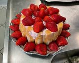 Une image de l'étape 17 de Charlotte aux skyr et fraises.