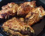 A picture of step 5 of Sundried tomato, spinach and cheese stuffed chicken breast.
