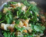 Foto del paso 4 de la receta Bacalao desmigado con garbanzos y espinacas