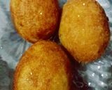 A picture of step 5 of Crispy potato egg bombs.