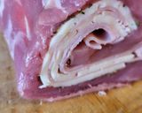 Foto del paso 6 de la receta: Rollitos de solomillo gratinados rellenos de jamón y queso