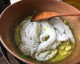 รูปขั้นตอนการทำที่ 4 ของ ผัดขนมจีนแกงเขียวหวาน.เจ