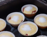 Foto del paso 11 de la receta: Magdalenas con kiwi y fresas rellenas de crema y coulis de frutos del bosque (sin gluten)