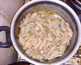 Foto del paso 2 de la receta: Patas y cuellos de pollo guisados