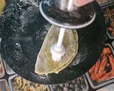 A picture of step 3 of Green paratha.