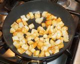 Foto del paso 1 de la receta: Tortilla de papas con longaniza