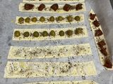 Antipasto italiano: panecitos de sabores con tabla de embutidos
