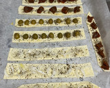 Foto del paso 1 de la receta: Antipasto italiano: panecitos de sabores con tabla de embutidos