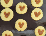 Foto del paso 5 de la receta: Galletitas con corazón dulce 💟
