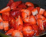Une image de l'étape 1 de Crumble fraises rhubarbe.