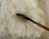 Foto langkah ke 2 dari resep Bihun Goreng Cabe Ijo.