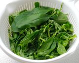 Foto langkah ke 2 dari resep Sup Daun Ginseng with Tofu.