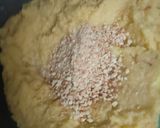 Gambar langkah 4 resipi Badami Rava Burfi.