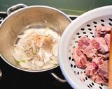 Hình bước làm 1 của món Nui nấu sườn non
