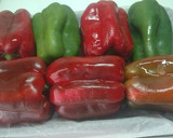 Foto del paso 1 de la receta: Pimientos asados, macerados en aceite de oliva Virgen